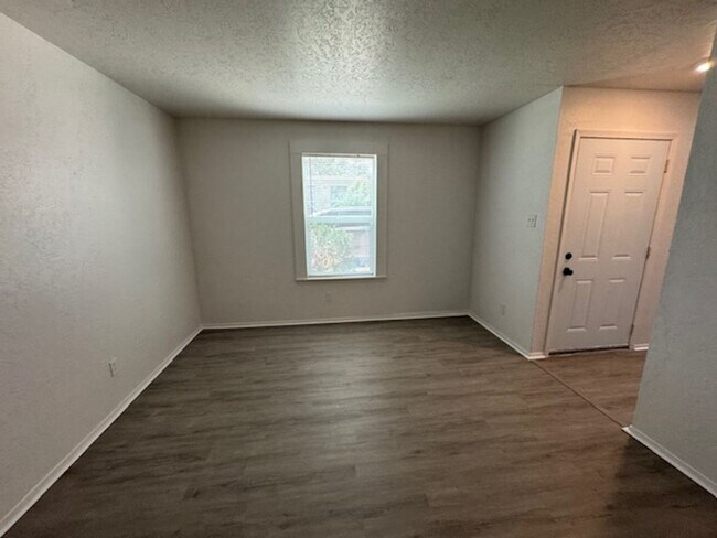 Building Photo - 1050 Meadowlark Ct SE