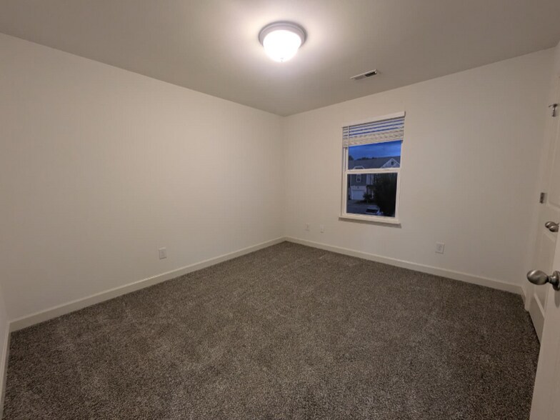 Building Photo - 1706 Lone Jack Ln
