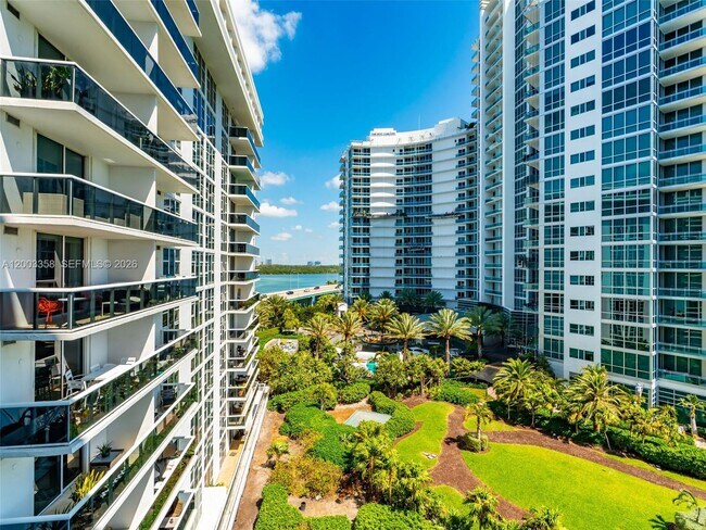 Building Photo - 10275 Collins Ave