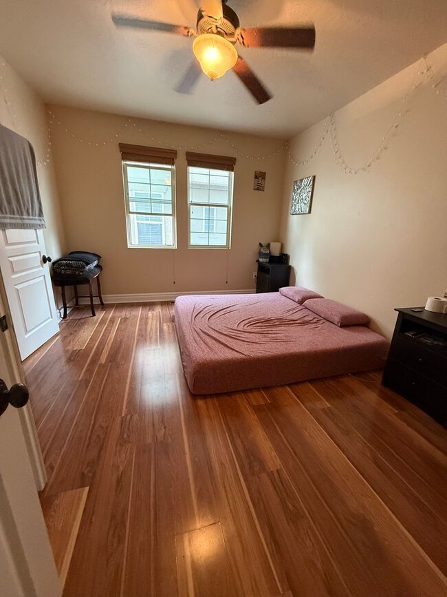 Building Photo - 3 Bedroom Townhome in Stansbury Park