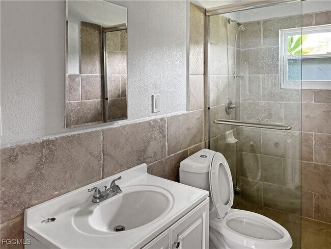 Building Photo - 131 Schneider Dr