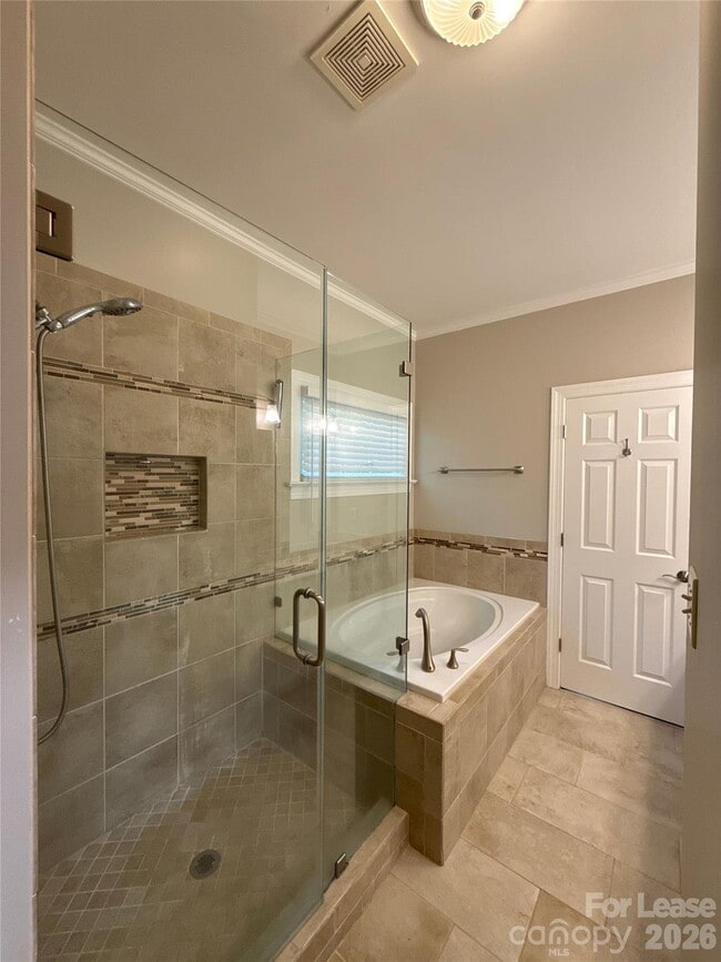 Building Photo - 2649 Willowbrook Dr