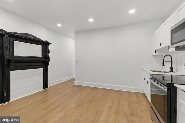 Building Photo - 1217 N 28th St