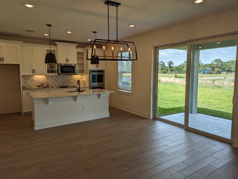 Building Photo - 534 Sun Chaser Dr