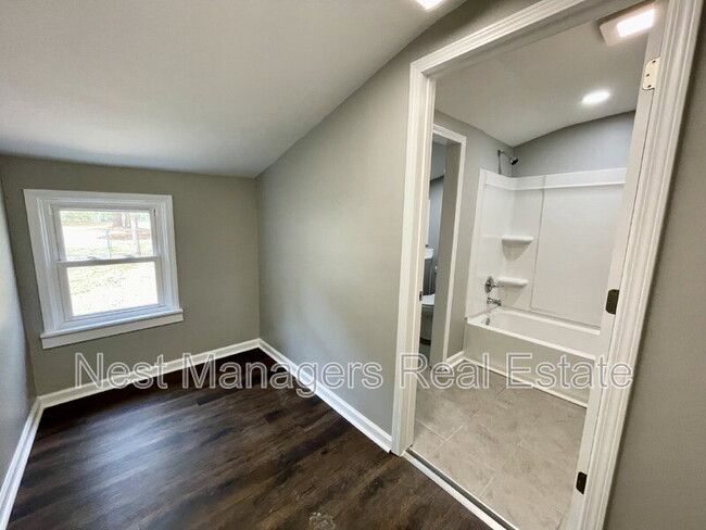 Building Photo - 318 Grimes St
