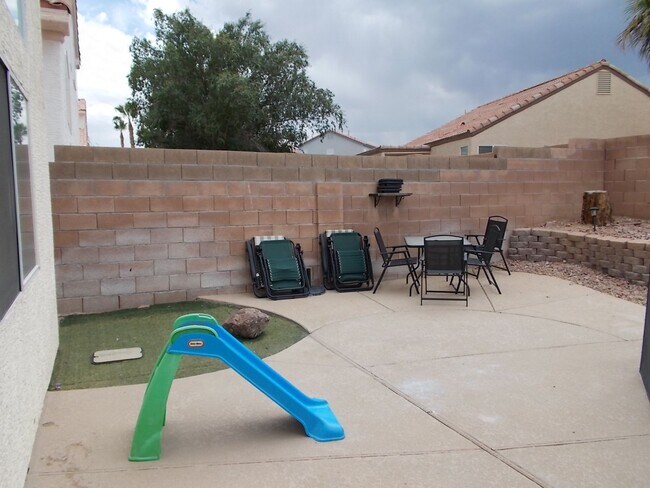 Building Photo - Spacious 4-Bedroom Home with Pool & 3-Car ...