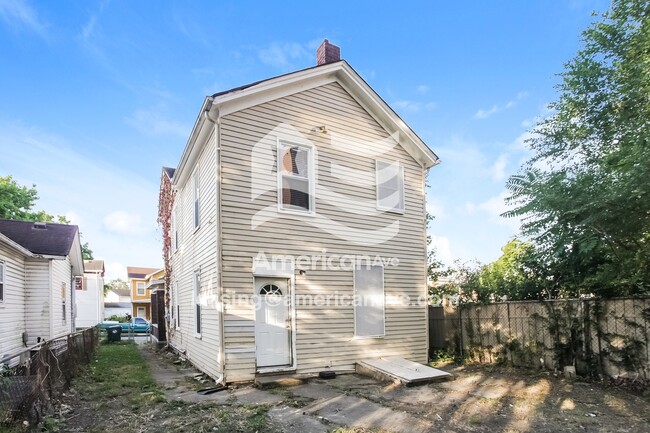 Building Photo - 228 Hanover St