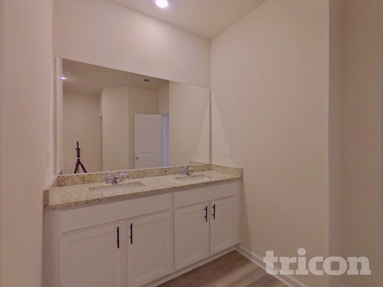 Building Photo - 292 Oliver Dr