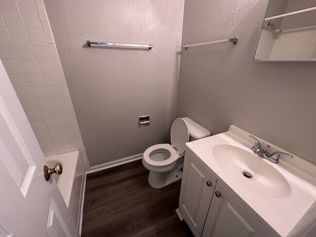 Building Photo - $695 - Accepting SECTION 8/ Housing Voucher 3 bedroom / 1 bathroom - Newly remodeled Apartment