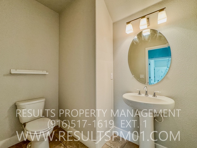 Building Photo - Gorgeous Upgraded 4 Bedroom Home