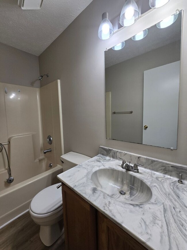 Building Photo - FOR RENT! Jeffersontown! 3 Bedrooms, 2 Full Bathrooms. $1,599/month. NEWer Paint, NEWer Hardwood ...