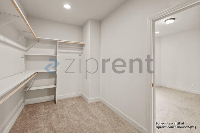 Building Photo - 9208 Hallmark Pl