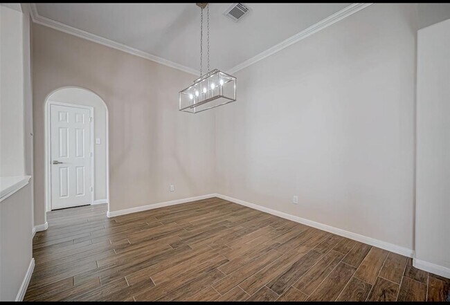 Building Photo - 16431 Sunlamp Ct