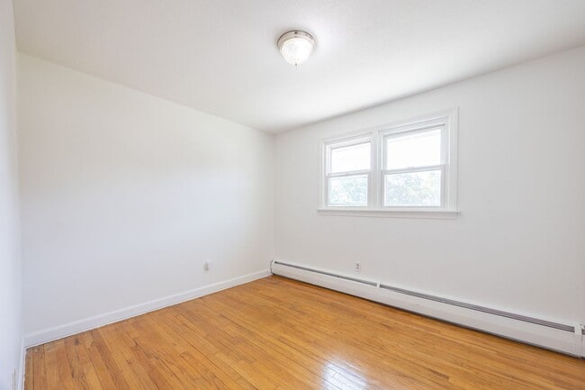 Building Photo - 5 Bedroom Split Level Single Family