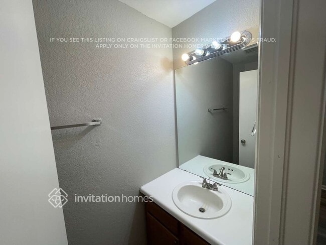 Building Photo - 4892 N Silverlace Dr