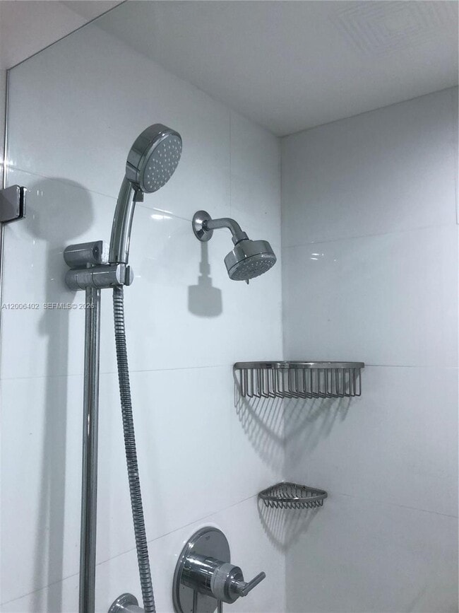 Building Photo - 150 SE 25th Rd