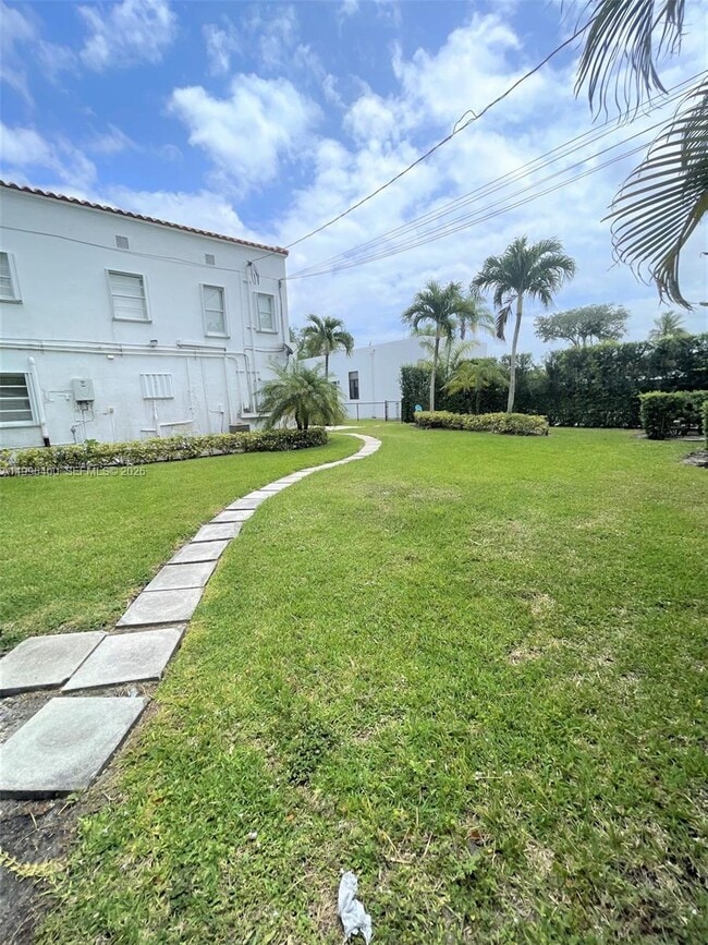 Building Photo - 5116 SW 57th Ave