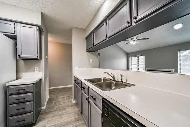 Building Photo - 1613 Brook Meadow Dr