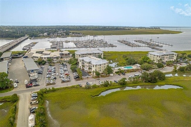 Building Photo - 10 Marina Dr