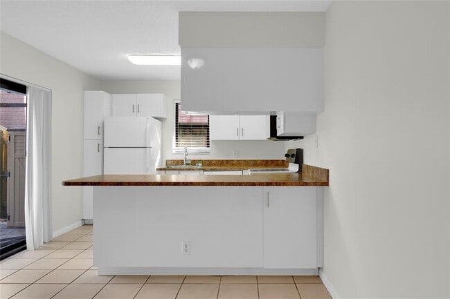 Building Photo - 7801 Courtyard Run W