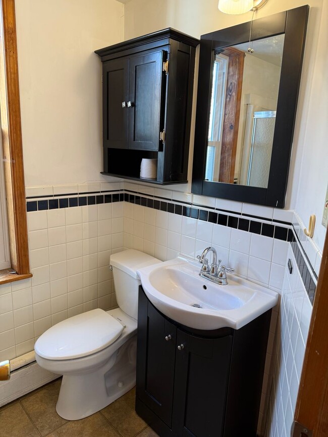 Building Photo - Charming 3-Bedroom Home in Port Richmond A...