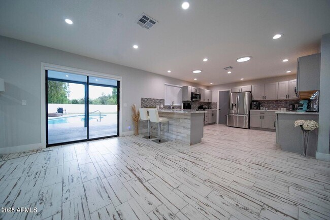 Building Photo - 11470 N 64th St