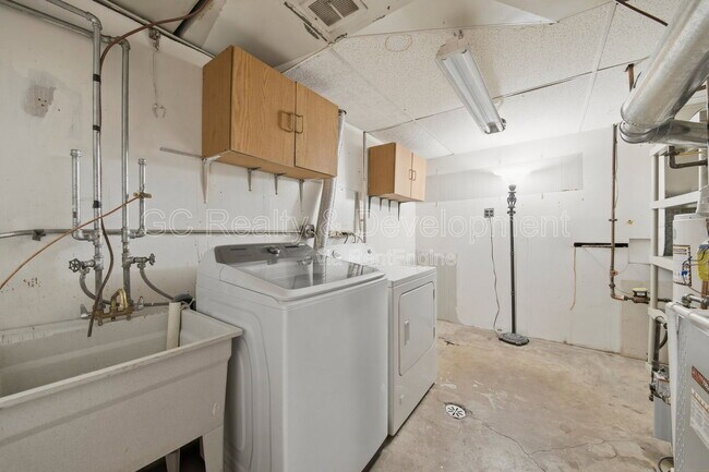 Building Photo - 9517 Terrace Pl