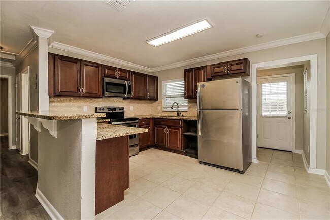 Building Photo - 701 Palm Springs Dr