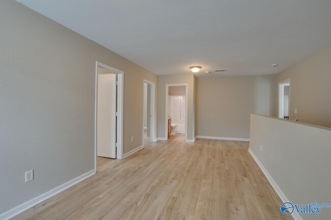 Building Photo - 102 Whitestone Dr NE