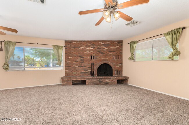 Building Photo - 1890 E Loma Vista Dr