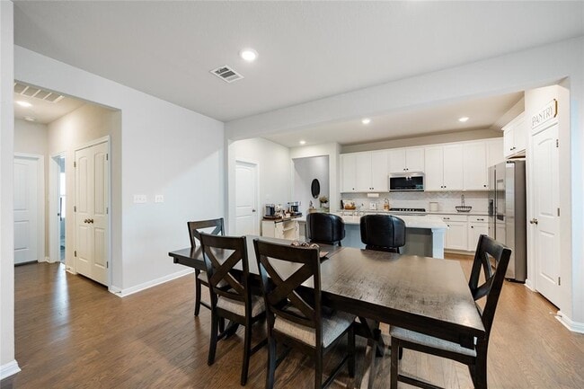 Building Photo - 2021 Cartway Ct