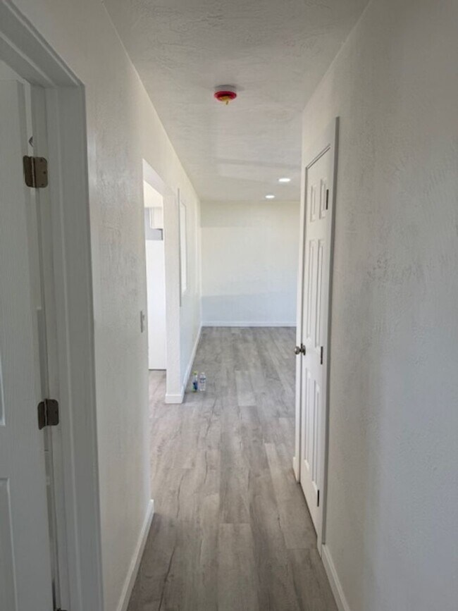 Building Photo - FULLY REMODELED 3 BEDROOM SINGLE FAMILY HOME