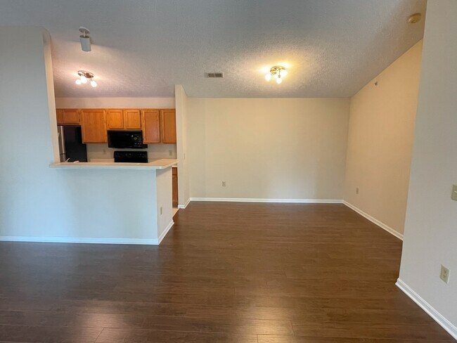 Building Photo - 2317 Vicente Ct