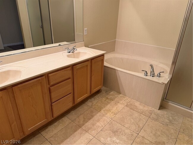 Building Photo - 572 Fox Links St