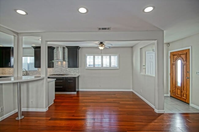 Building Photo - BEAUTIFULLY REMODELED, REDONDO HILLS HOME ...