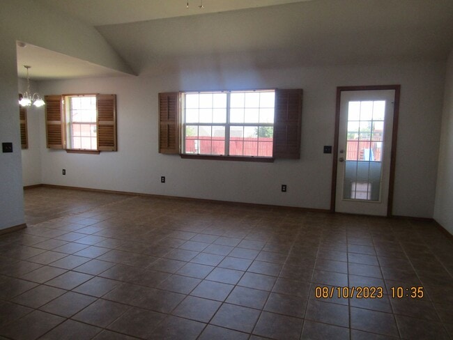 Building Photo - PETS ARE NEGOTIABLE WITH OWNER APPROVAL $225.00 off 1st full  month's rent
