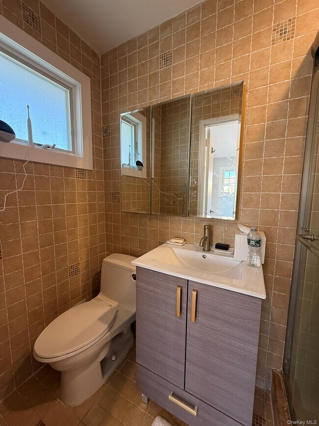 Building Photo - 640 Derby Ave