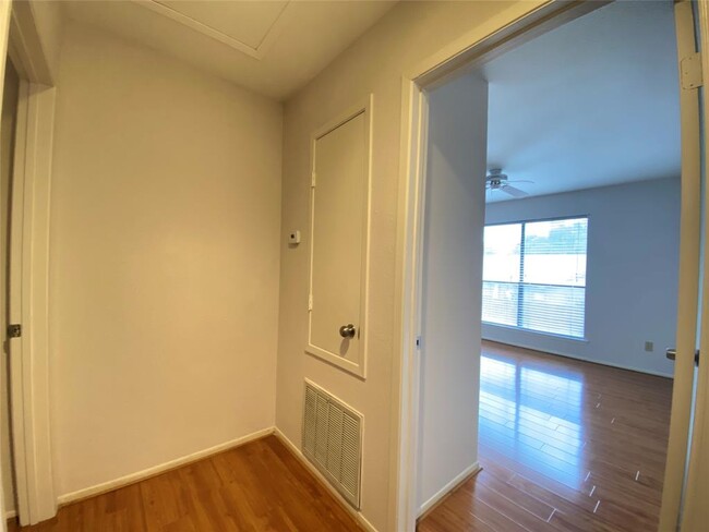 Building Photo - 2601 S Braeswood Blvd