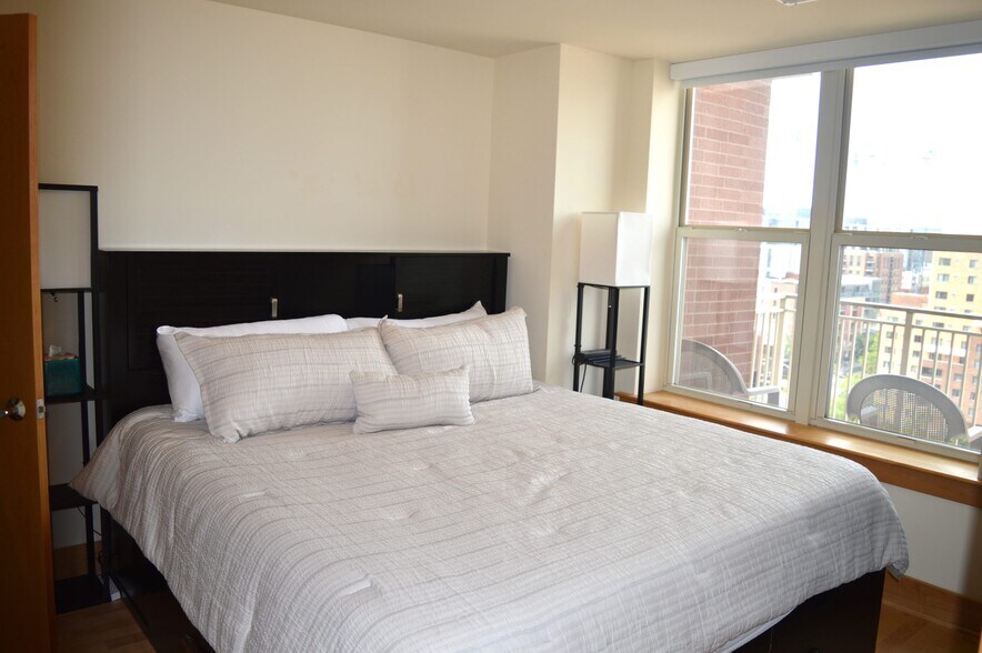 Building Photo - 333 W Mifflin St