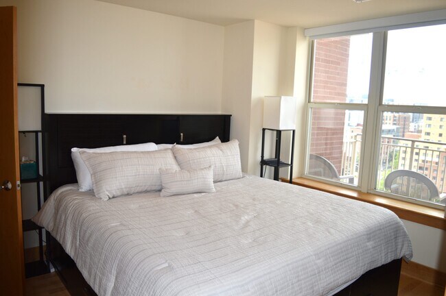 Building Photo - 333 W Mifflin St