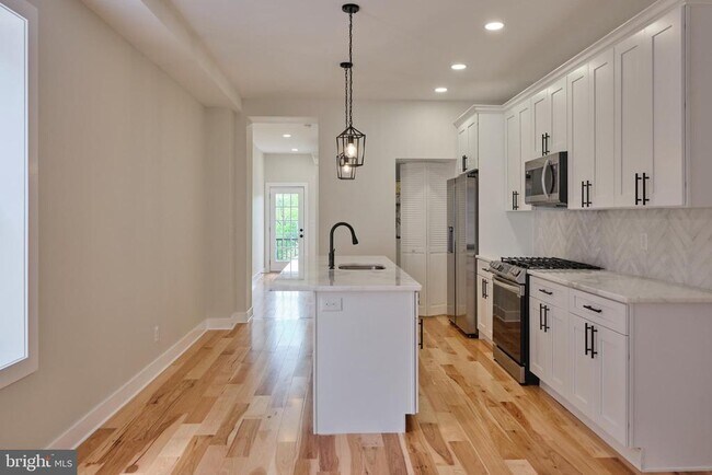 Building Photo - 32 S State St