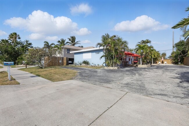 Building Photo - 1381 S Orlando Ave