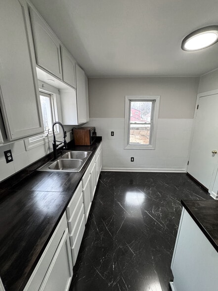 Building Photo - 1919 S 93rd St