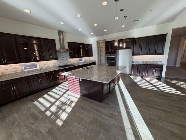 Building Photo - Dove Mountain 4 bedroom with Den 3,277 sq ...