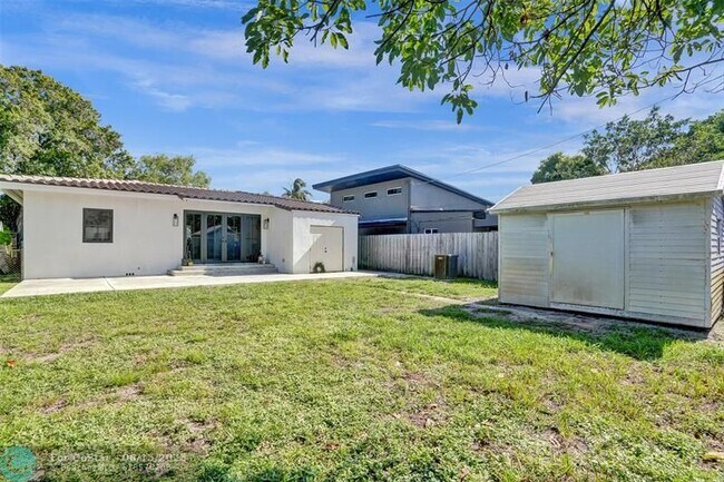 Building Photo - 807 SW 18th St