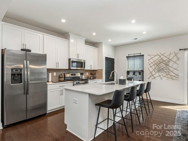 Building Photo - 2049 Birchside Dr
