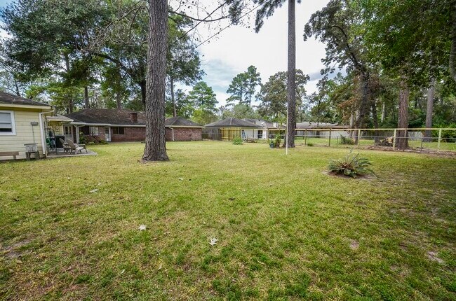 Building Photo - 25602 Oakhurst Dr