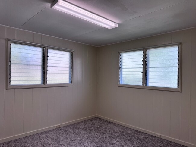 Building Photo - 3br - 3 Bed/2 Bath House with Family Room - Convenient Honolulu Location