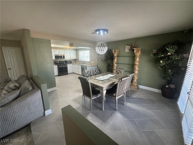 Building Photo - 6224 Miraloma St