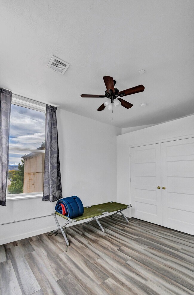 Building Photo - VINTAGE VAULT